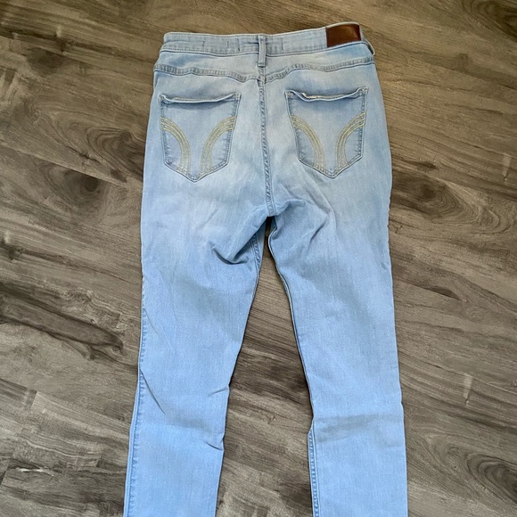 Hollister High Rise Jeans - Picture 4 of 4